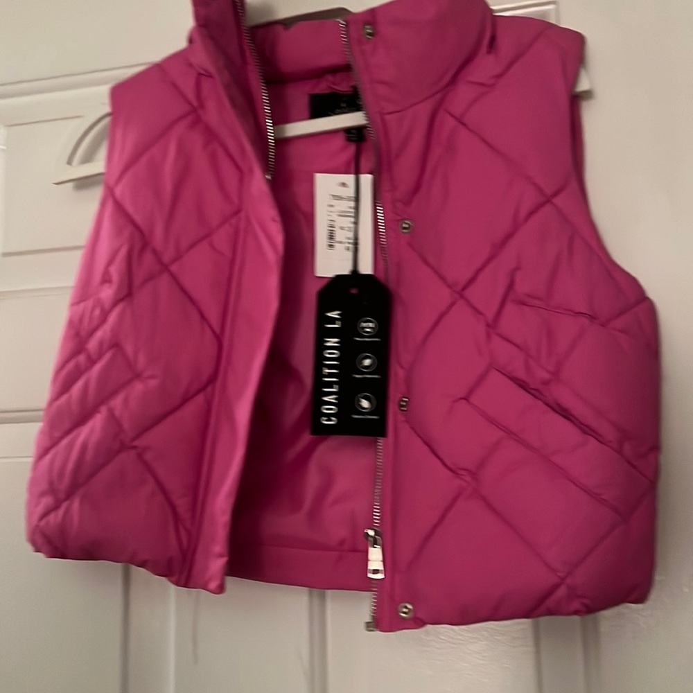 Cropped puffy vest in a small